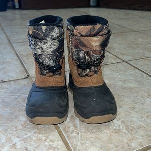 Camo boys winter boots